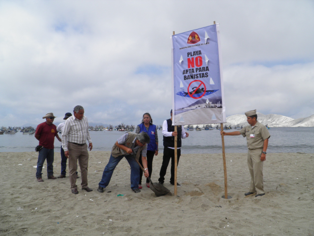 Chimbote: con carteles prohíben ingreso a la playa La Caleta por estar contaminada 