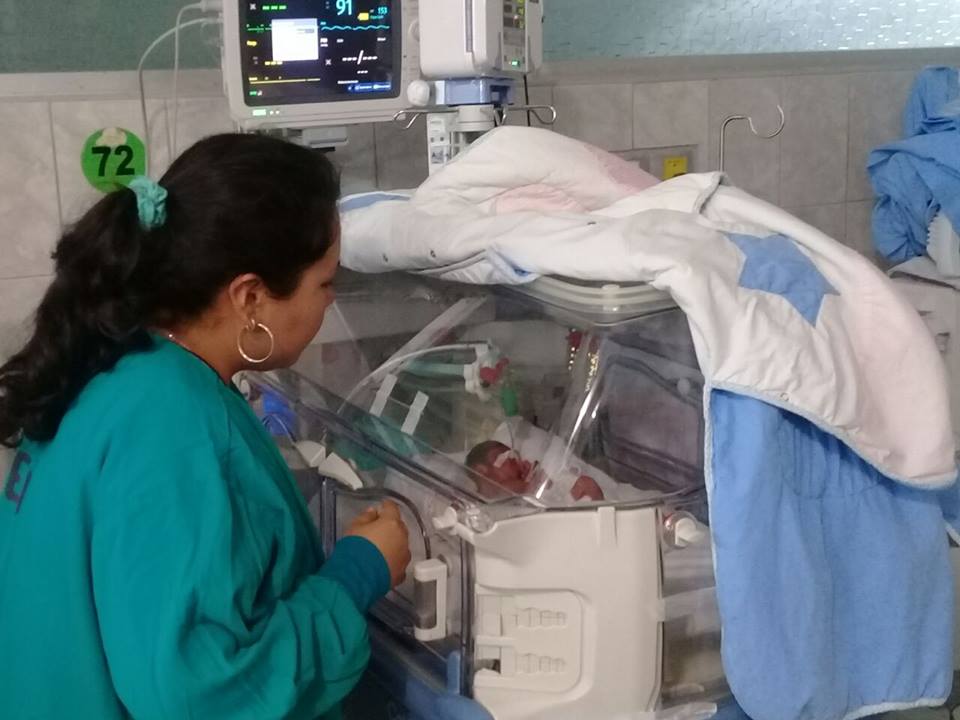 Chimbote: requieren ayuda para salvar vida de dos bebés prematuros en hospital La Caleta