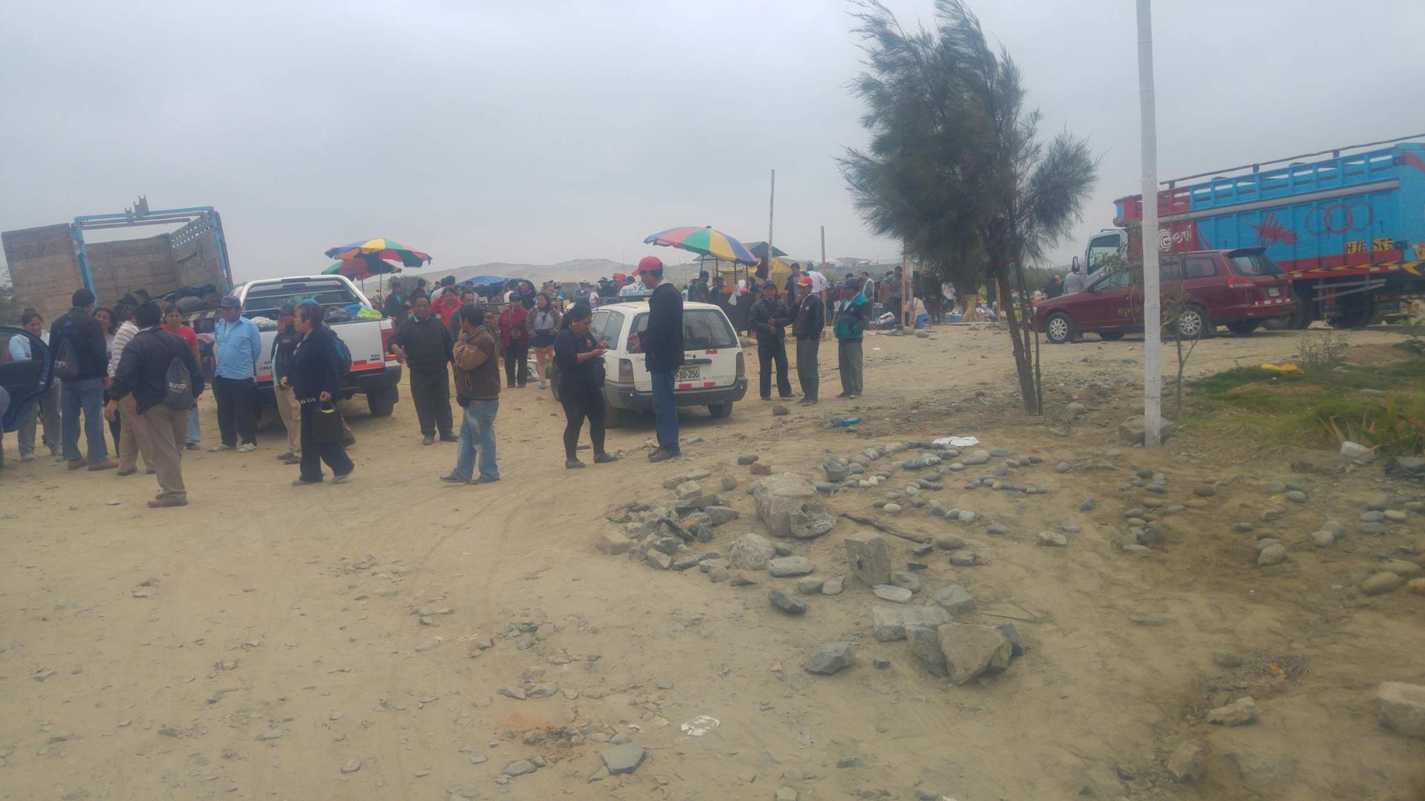 Chimbote: desalojan a huaracinas de “La Perla” pero les ceden un espacio en los alrededores por un mes