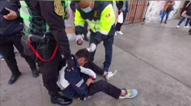 Dueño de local tomó justicia por sus propias manos al golpear a presunto ladrón en Chimbote