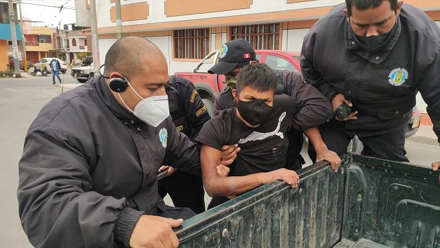 Atrapan a "robacasas" cuando pretendía escapar por techos de viviendas en Nuevo Chimbote