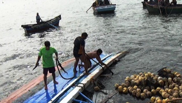 Milagro de octubre: 10 pescadores salvaron de morir tras hundirse su embarcación