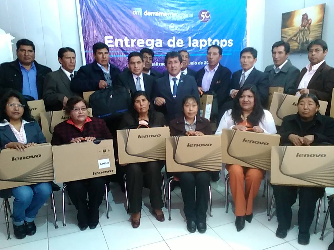 Áncash: Derrama Magisterial entregó 42 laptops a maestros de la región