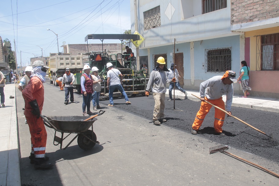Alcaldesa Vicky Espinoza inspecciona obras que se  ejecutan en nuestra ciudad