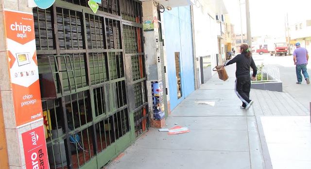 Detonan explosivo en librería cuya dueña era extorsionada por delincuentes