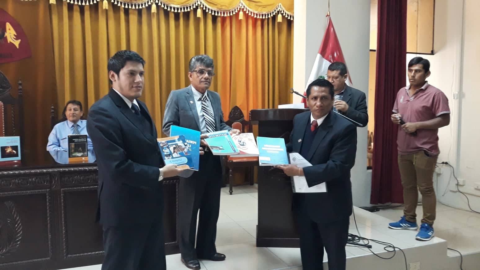 MPS entregó libros a 75 colegios, universidades y bibliotecas de la provincia del Santa