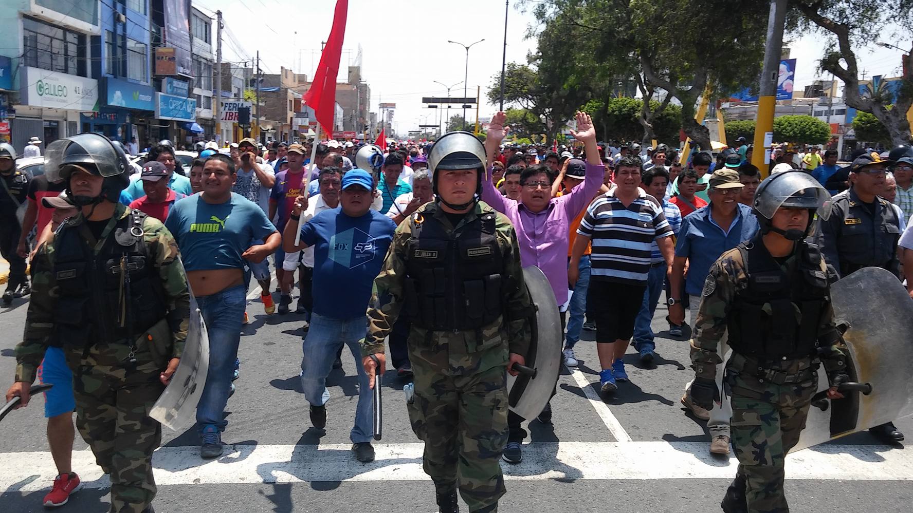 Chimbote: transportistas acatan paro por multas elevadas en el sector