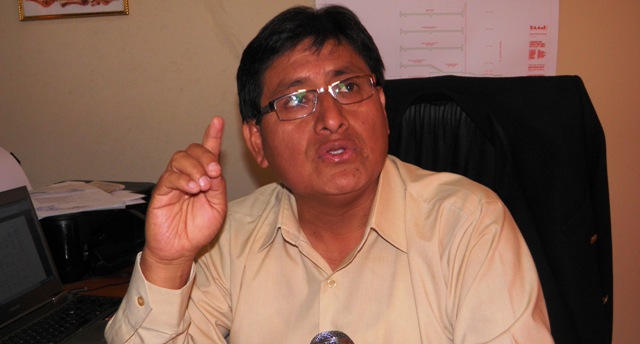 Líder Saavedra reitera que aumento de pasajes será decisión de transportistas