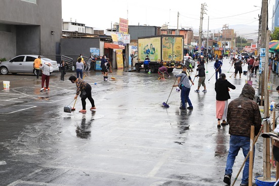 Municipio y comerciantes se unen para limpiar y desinfectar el jirón Tumbes