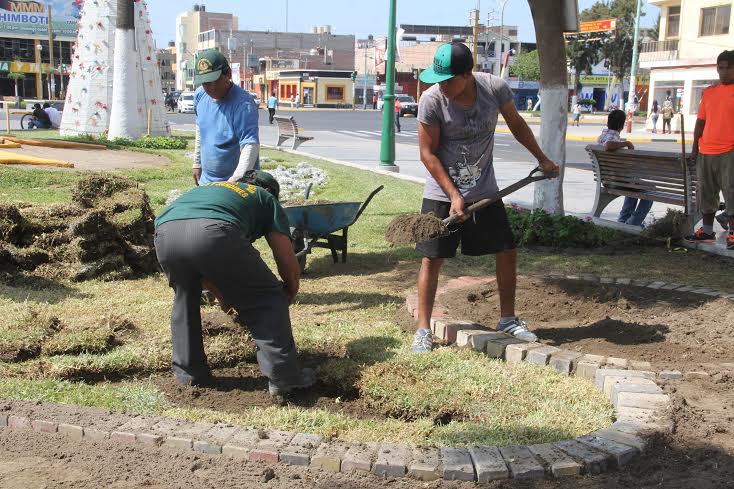   Comuna dispuso trabajos de limpieza y mantenimiento de la Plaza de Armas