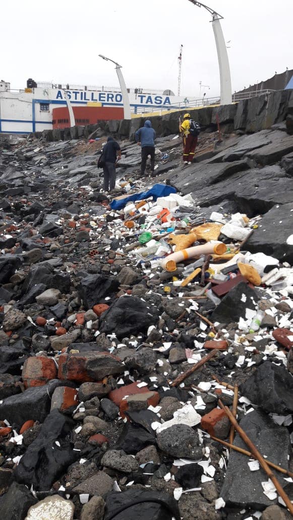 Recogen 70 toneladas de basura del malecón Grau y playa La Caleta