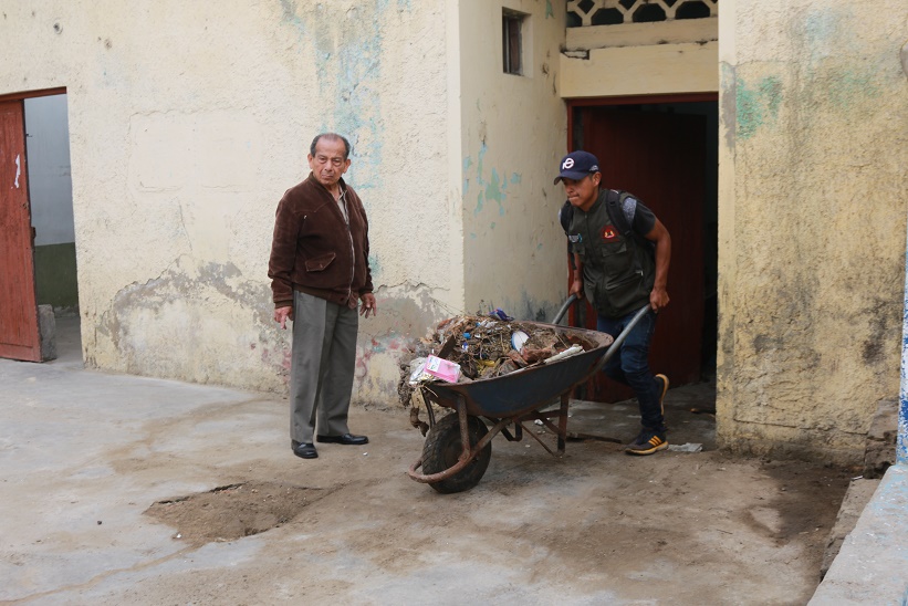 Chimbote: erradican basura de techos y puntos críticos en Bolívar Alto    
