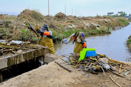  Realizan limpieza en siete drenes de Chimbote para evitar desbordes e inundaciones