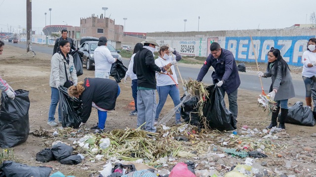 Más de 530 toneladas de basura se recogió durante campaña de limpieza promovida por municipio de Chimbote