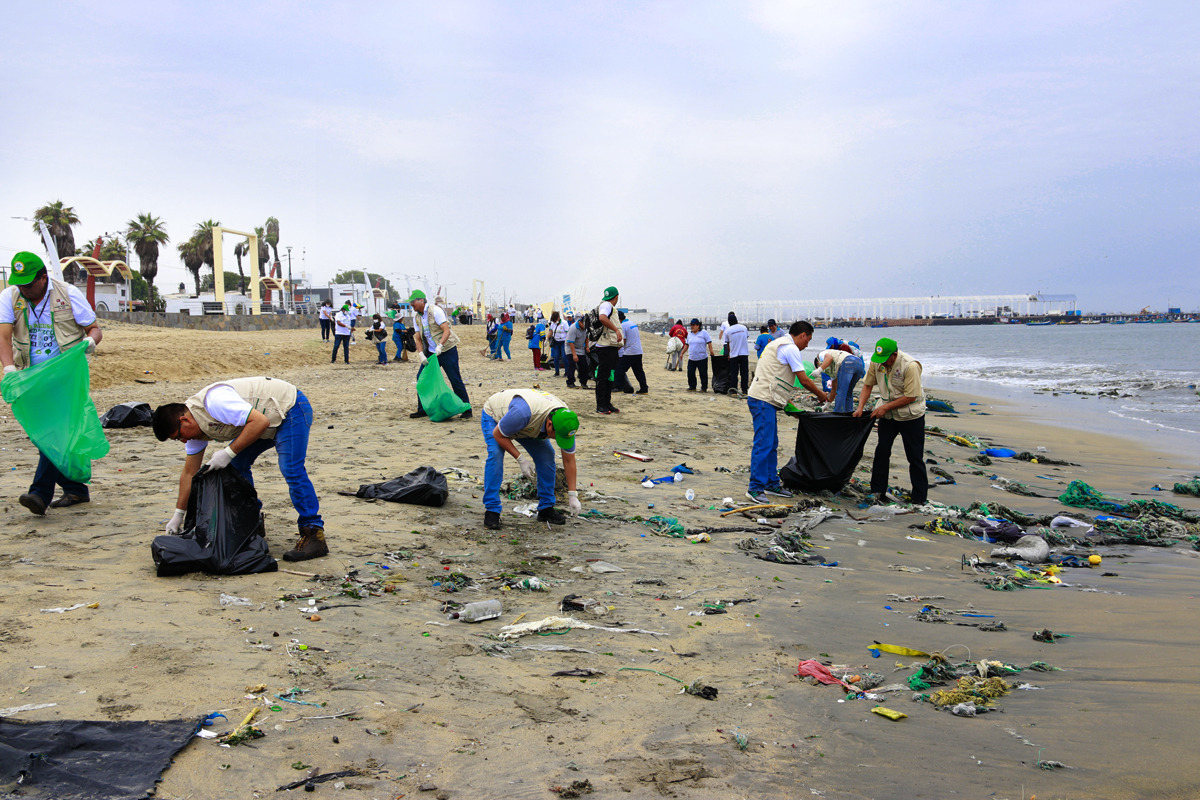 Corte de Justicia del Santa realizó campaña de limpieza de playa La Caleta