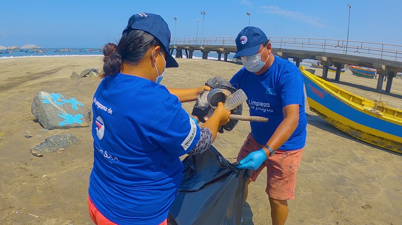 Miembros de asociaciones de pescadores y pesquera Austral realizaron limpieza de playas en Coishco