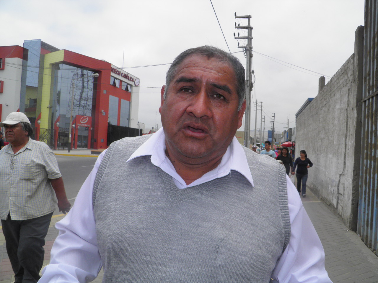 Chimbote: Denuncian que Waldo Ríos ofreció 50 soles al escolar que grite más fuerte