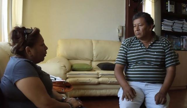 Huarmey: Locutora se arrodilla ante alcalde y le pide perdón por falsa acusación