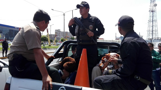 Bajo estrictas medidas de seguridad trasladan al penal de Cambio Puente a 9 de “Los Orellanitas” de Chimbote