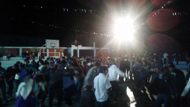 Desadaptados atacan a pedradas a cantantes vernaculares después de presentación en Yaután