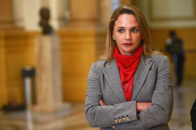 Juez analizará mañana solicitud de impedimento de salida de ex parlamentaria Luciana León