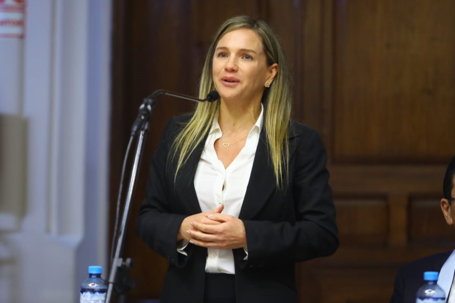 Fiscalía presenta denuncia constitucional contra excongresista Luciana León por el delito de tráfico de influencias 