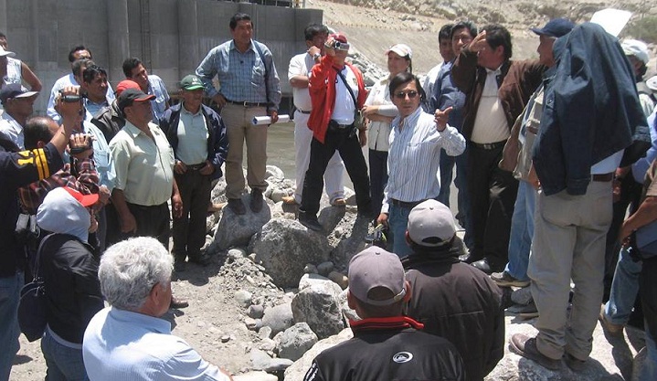 Candidato Luis Luna se reúne con agricultores de la cuenca del Santa