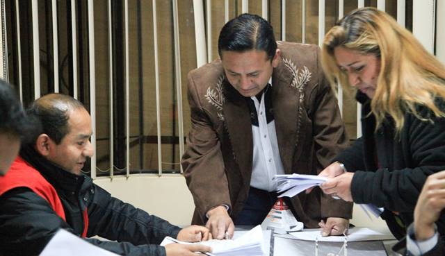 Luis Saavedra inscrito como candidato al gobierno regional por Siempre Unidos