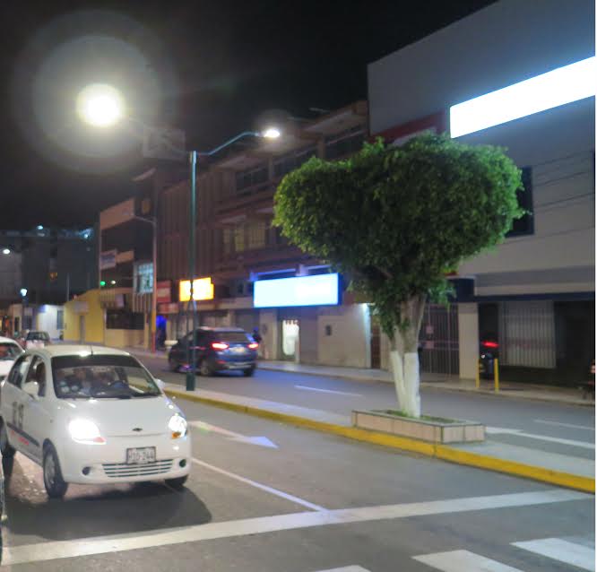 Chimbote: municipio instaló luminarias con tecnología LED en la Av. Bolognesi