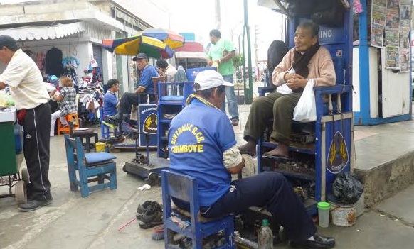  “Lustrabotas de la Plaza de Armas deben ser incluidos en la ordenanza aprobada”