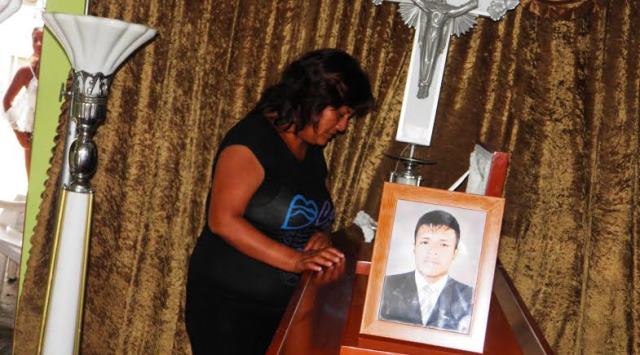 Madre de familia llora por la muerte de su hijo y exige captura de homicidas
