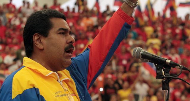 Maduro vuelve a culpar a cadenas de noticias de “manipular” la información