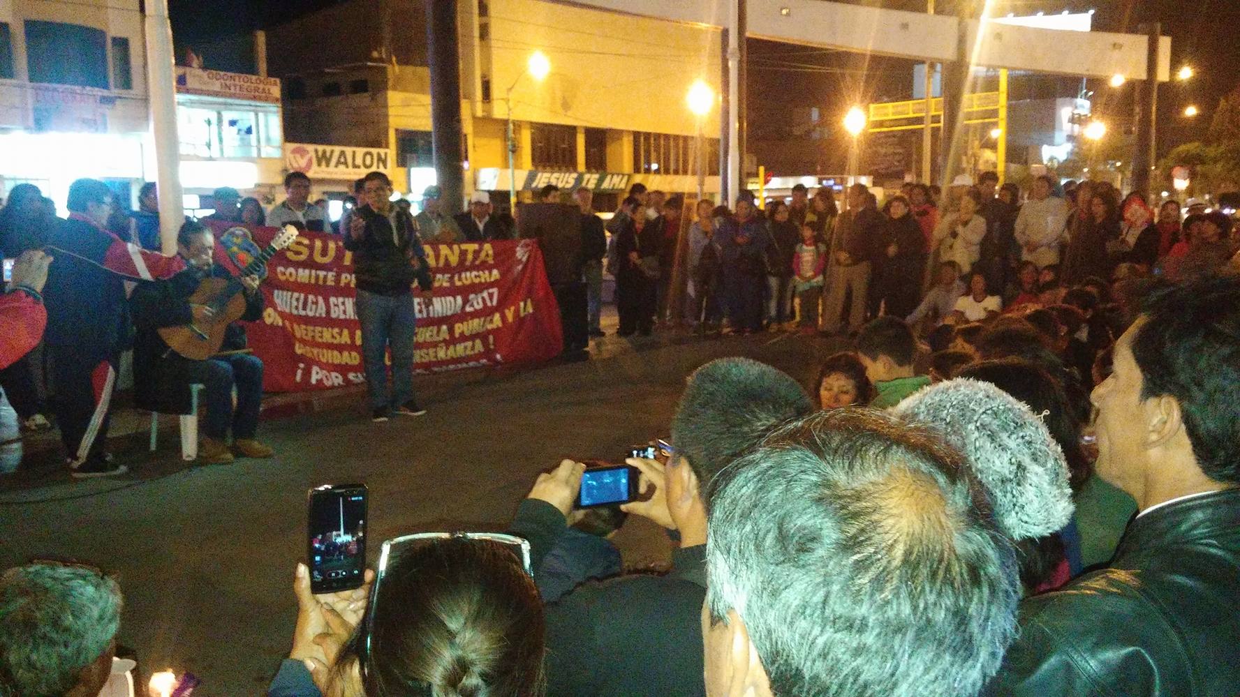 Chimbote: docentes en huelga hacen vigilia y esperan que el Minedu atienda su pliego de reclamos