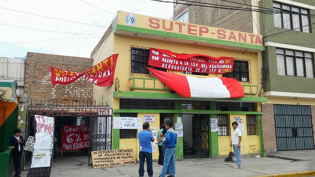 Pese a amenaza de ser reemplazados, maestros del Santa acuerdan continuar con huelga nacional