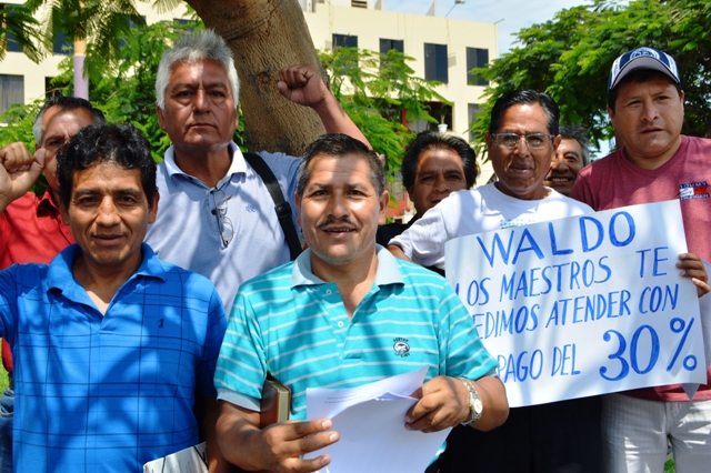 Áncash: Maestros protestan contra Waldo Ríos porque no publica decreto regional