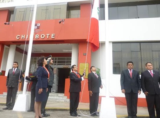 Magistrados de la Corte celebran aniversario y trabajadores siguen en huelga