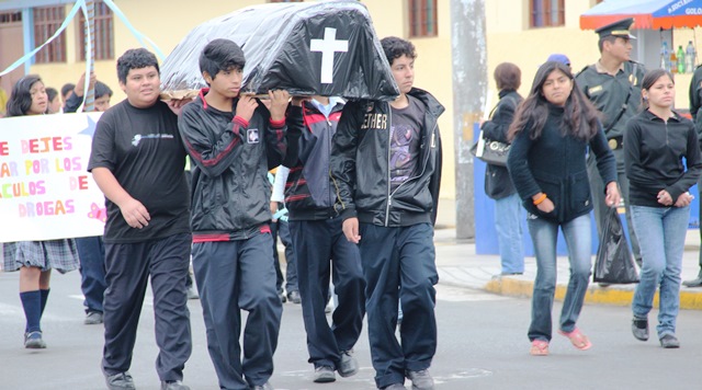 Chimbote: Escolares encabezaron singular marcha contra las drogas