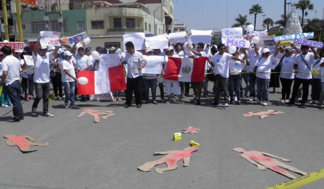 Jóvenes exigen salida de coronel Aguilar por 92 muertes en su jurisdicción