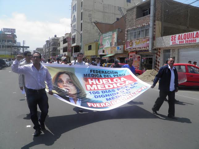  Médicos en huelga buscan apoyo de candidatos para movilizarse