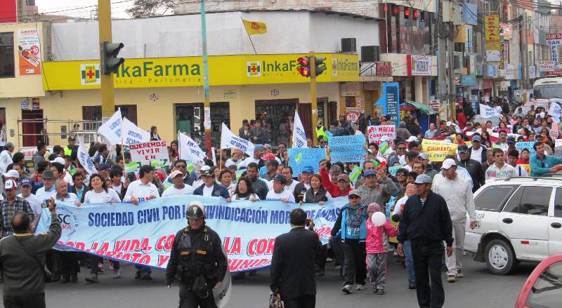 Cientos de chimbotanos se suman a marcha por la paz y la vida (avance)