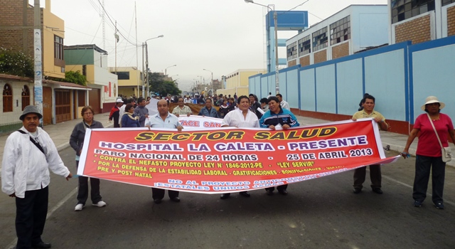  Administrativos estatales marchan contra proyecto de ley del Servicio Civil