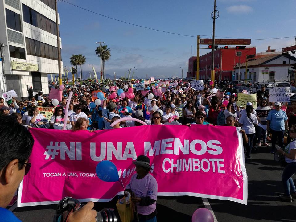 Chimbote: cientos de personas se movilizaron para respaldar la marcha “Ni Una Menos”