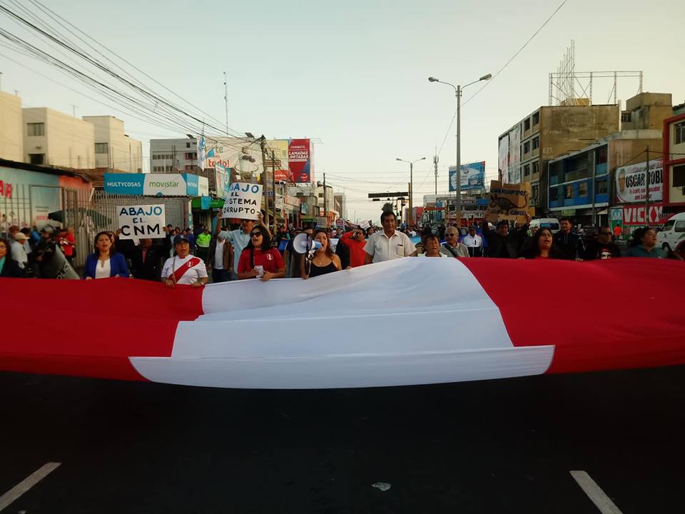 Chimbotanos se movilizan en rechazo a presunta corrupción en el CNM y Poder Judicial