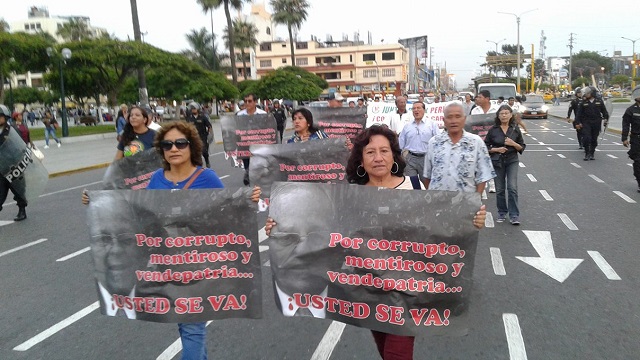 Dirigentes gremiales, mujeres, jóvenes y ciudadanos de a pie exigen en Chimbote nuevas elecciones