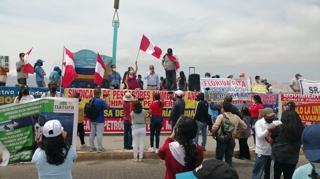 Pescadores y organizaciones ambientalistas de Chimbote exigen cierre de Repsol
