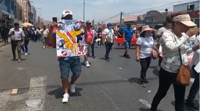 Chimbotanos marchan exigiendo el cierre del Congreso y urgente nuevas elecciones