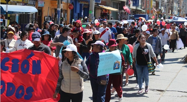 Áncash: cientos de pobladores marchan en Huaraz pidiendo adelanto de elecciones y “que se vayan todos”