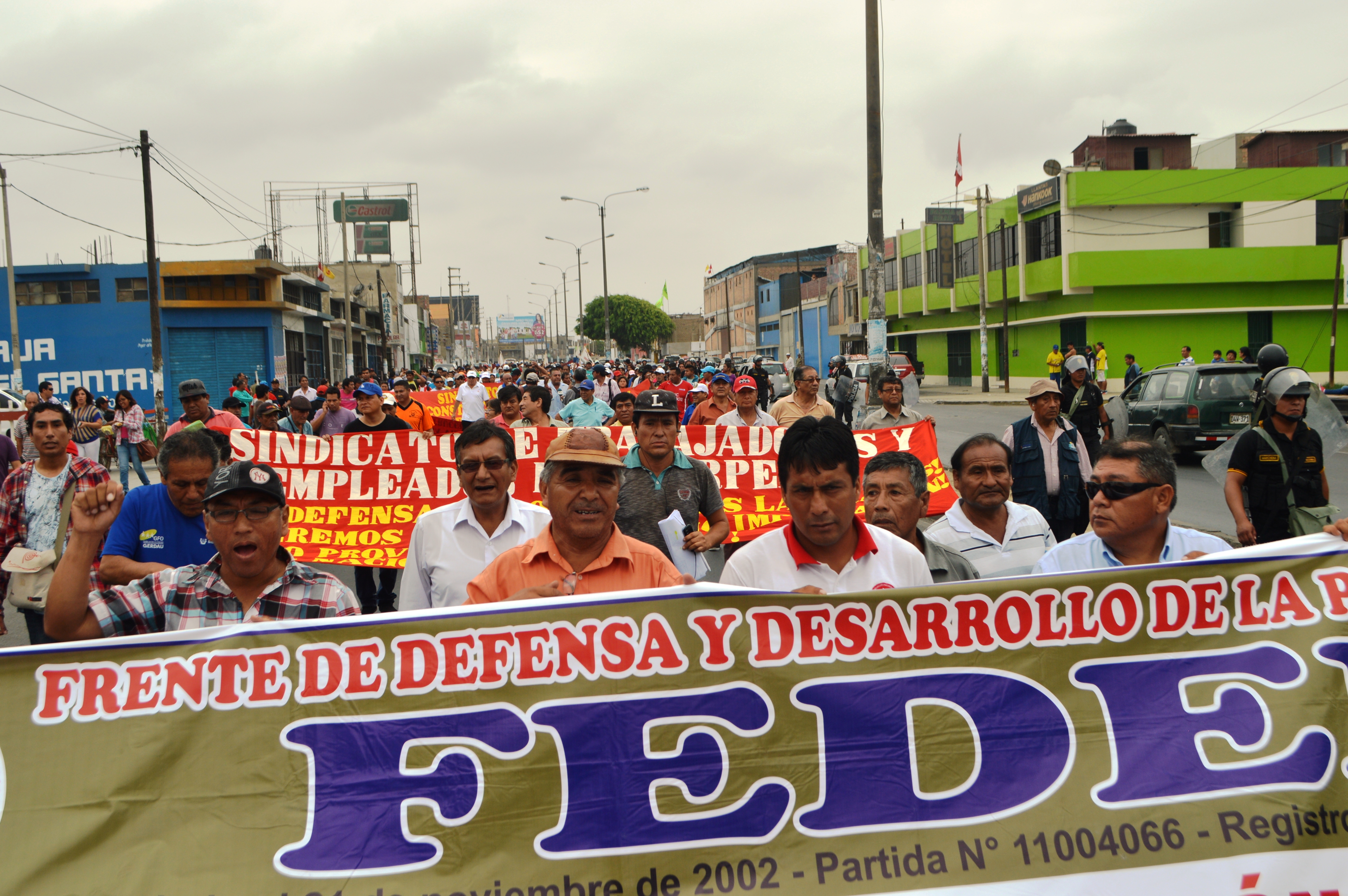 Con movilización pacífica se acató paro provincial en Chimbote contra Gobierno Central