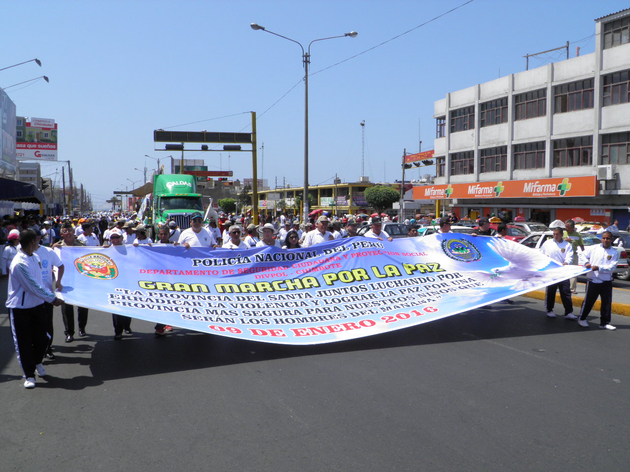 Chimbote: Marcha por la paz congregó a policías, autoridades y población 