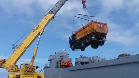 Chimbote: desembarcan maquinarias pesadas para despejar vías afectadas por lluvias y huaicos 